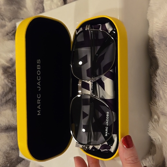 Marc Jacobs Black and Silver Sunglasses Brand New in Case - Picture 12 of 13